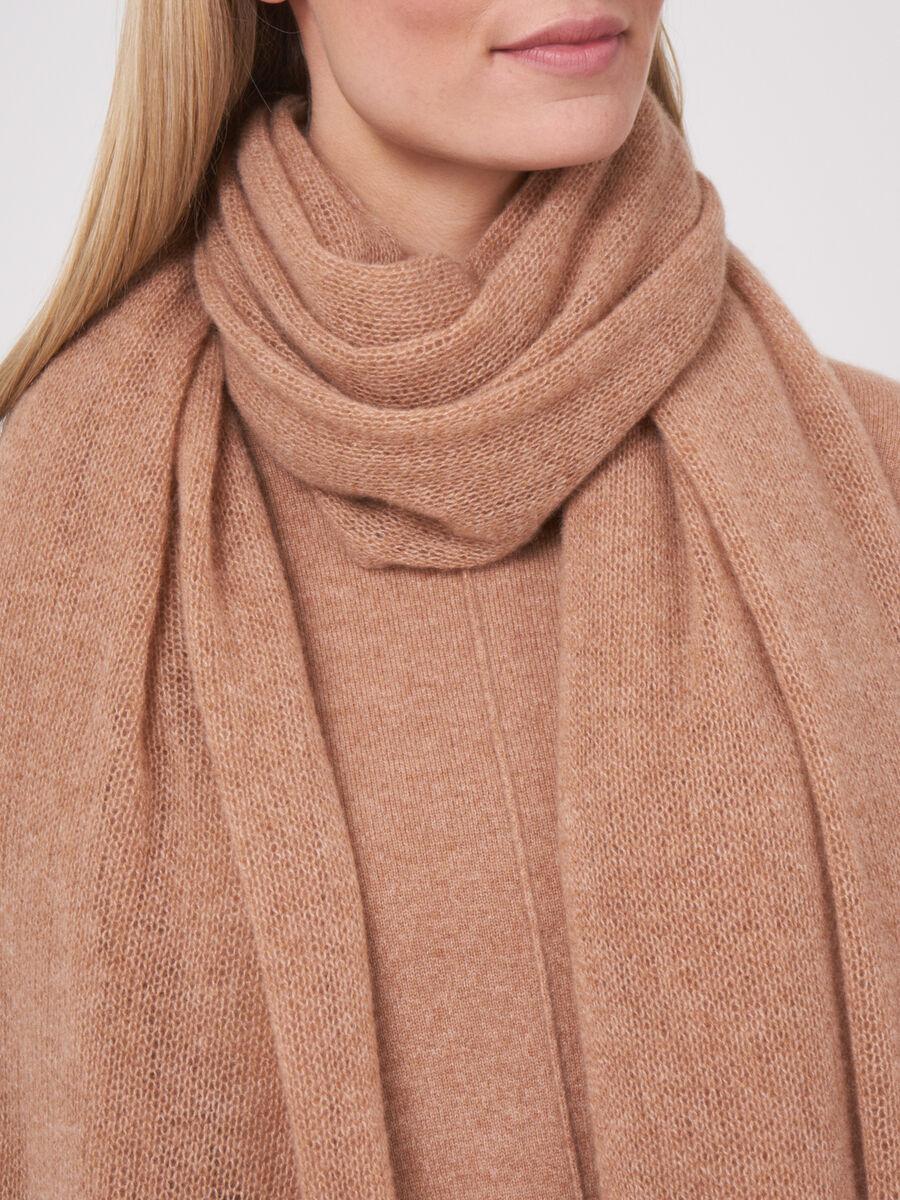 Loose knit organic cashmere scarf with rib details image number 205