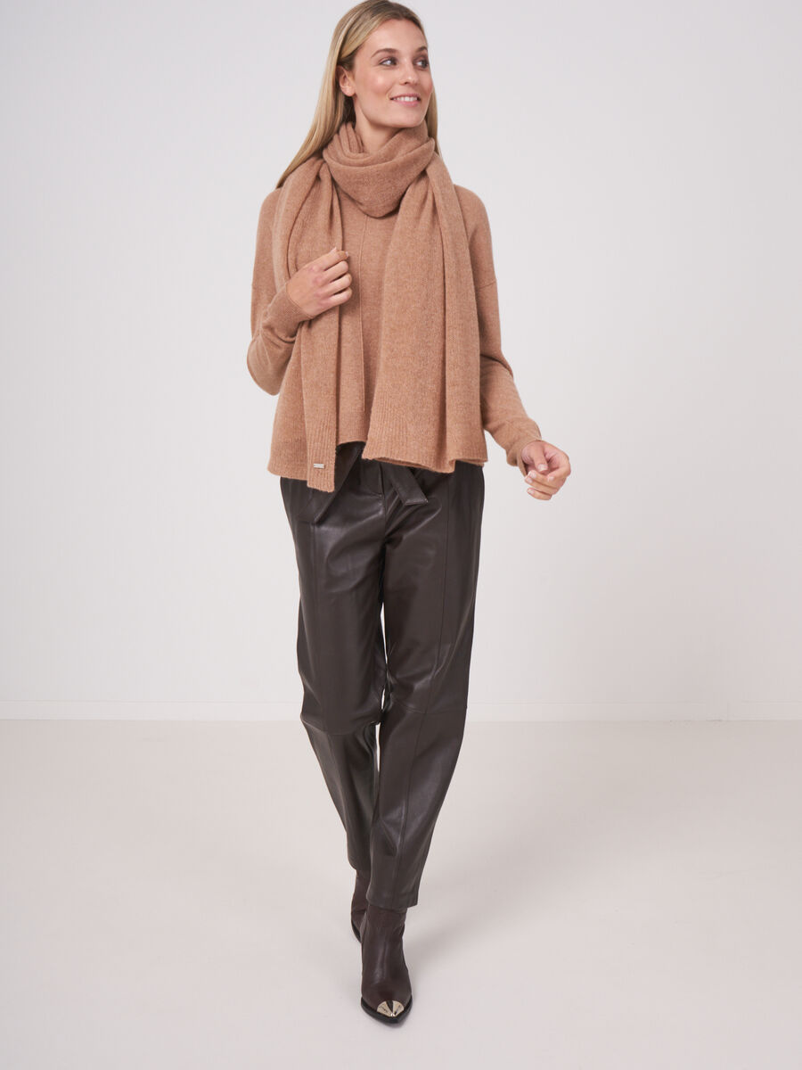 Loose knit organic cashmere scarf with rib details image number 206