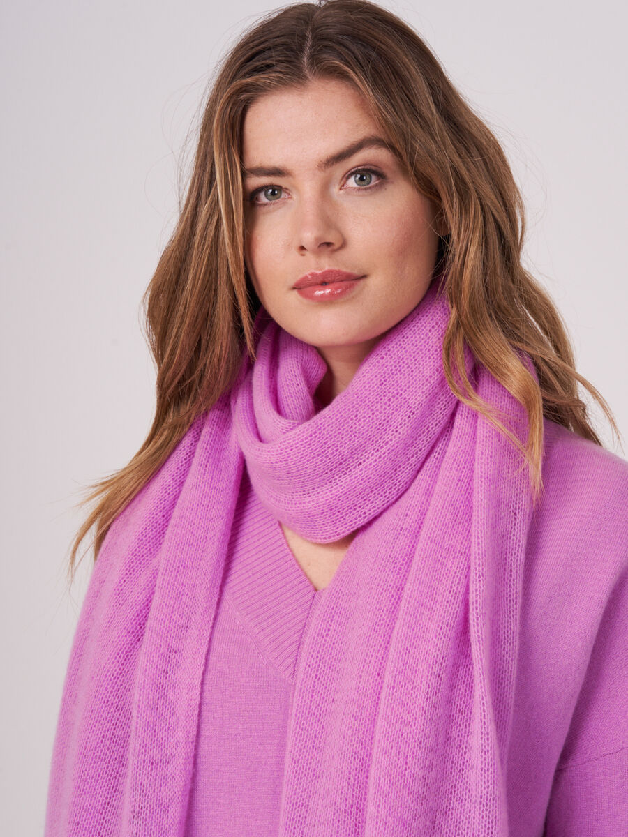 Loose knit organic cashmere scarf with rib details image number 213