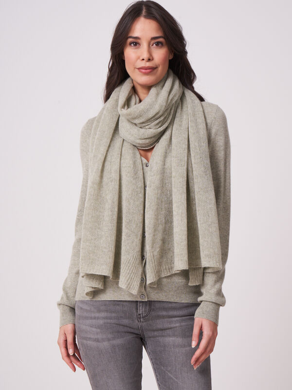 Oversized loose-knit organic cashmere scarf image number 0