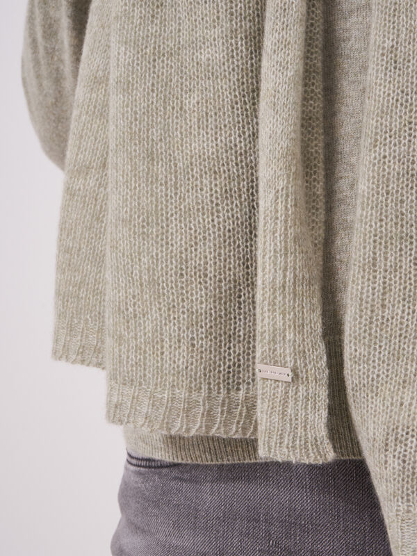 Oversized loose-knit organic cashmere scarf image number 1