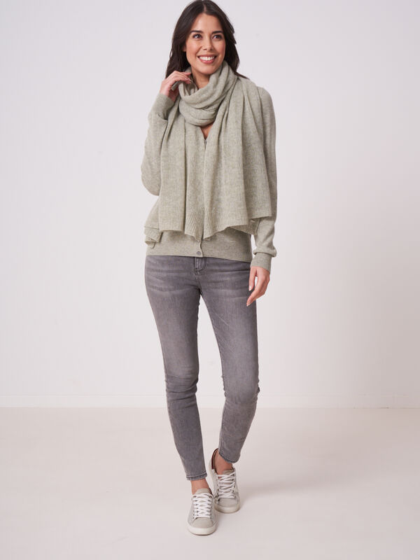 Oversized loose-knit organic cashmere scarf image number 3