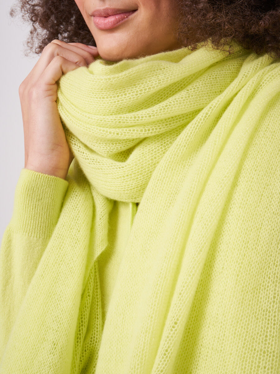 Loose knit organic cashmere scarf with rib details image number 229