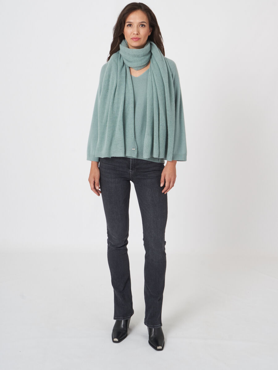 Loose knit organic cashmere scarf with rib details image number 239