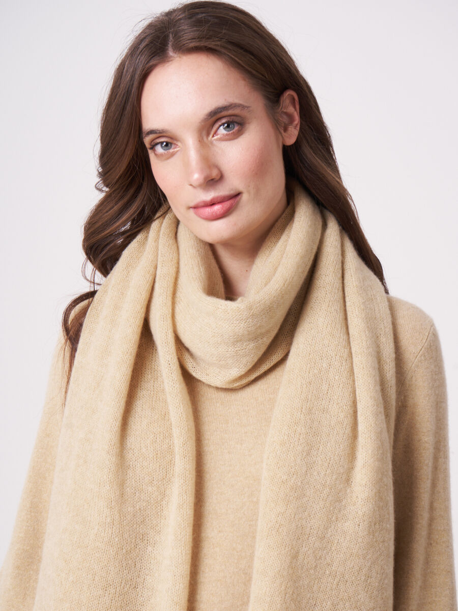 Loose knit organic cashmere scarf with rib details image number 241