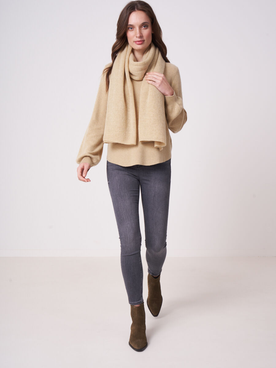 Loose knit organic cashmere scarf with rib details image number 243