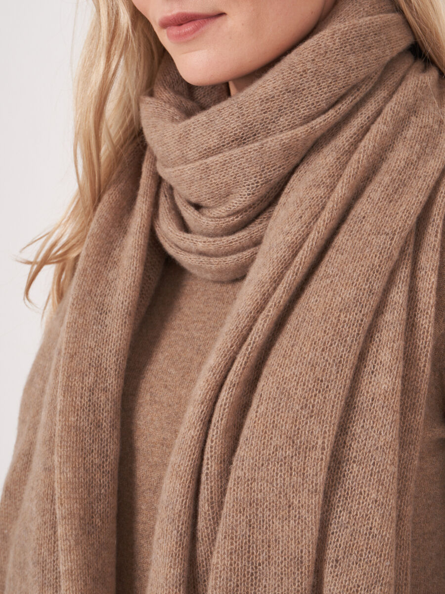 Loose knit organic cashmere scarf with rib details image number 247