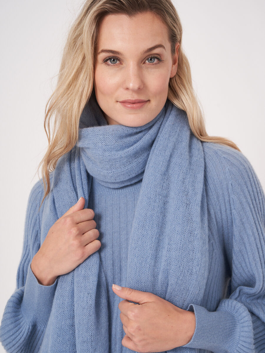Loose knit organic cashmere scarf with rib details image number 255
