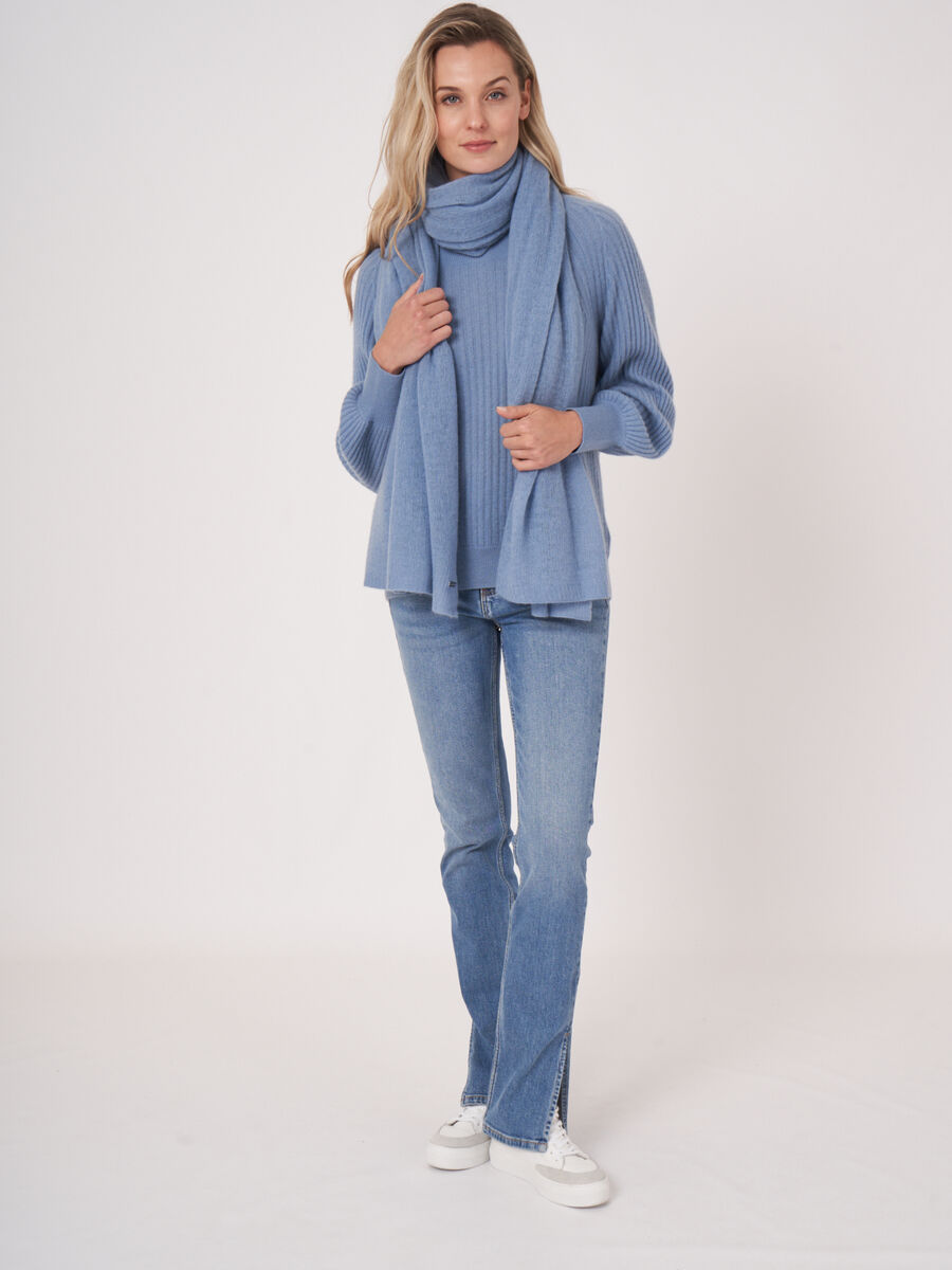 Loose knit organic cashmere scarf with rib details image number 258