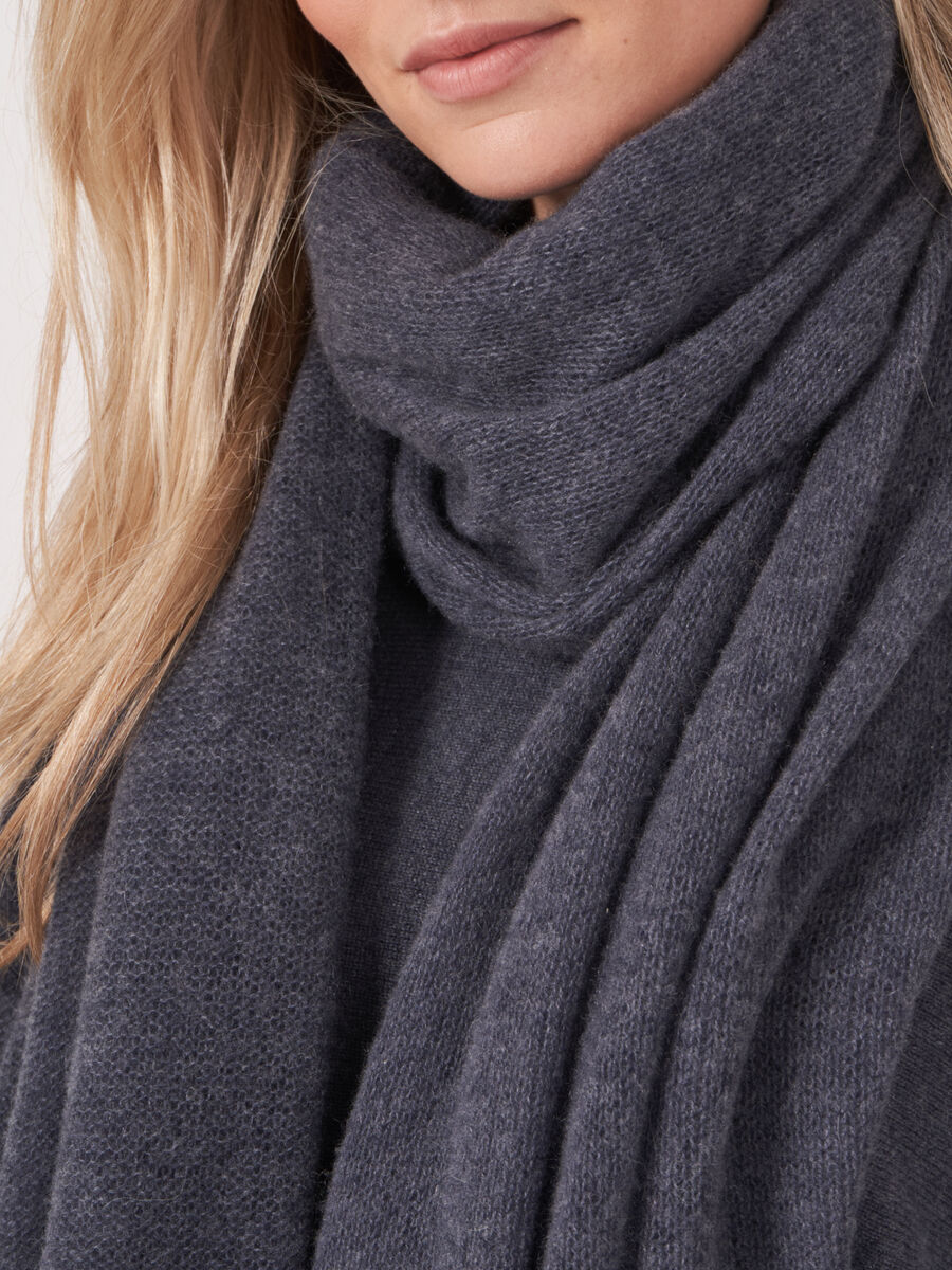 Loose knit organic cashmere scarf with rib details image number 261