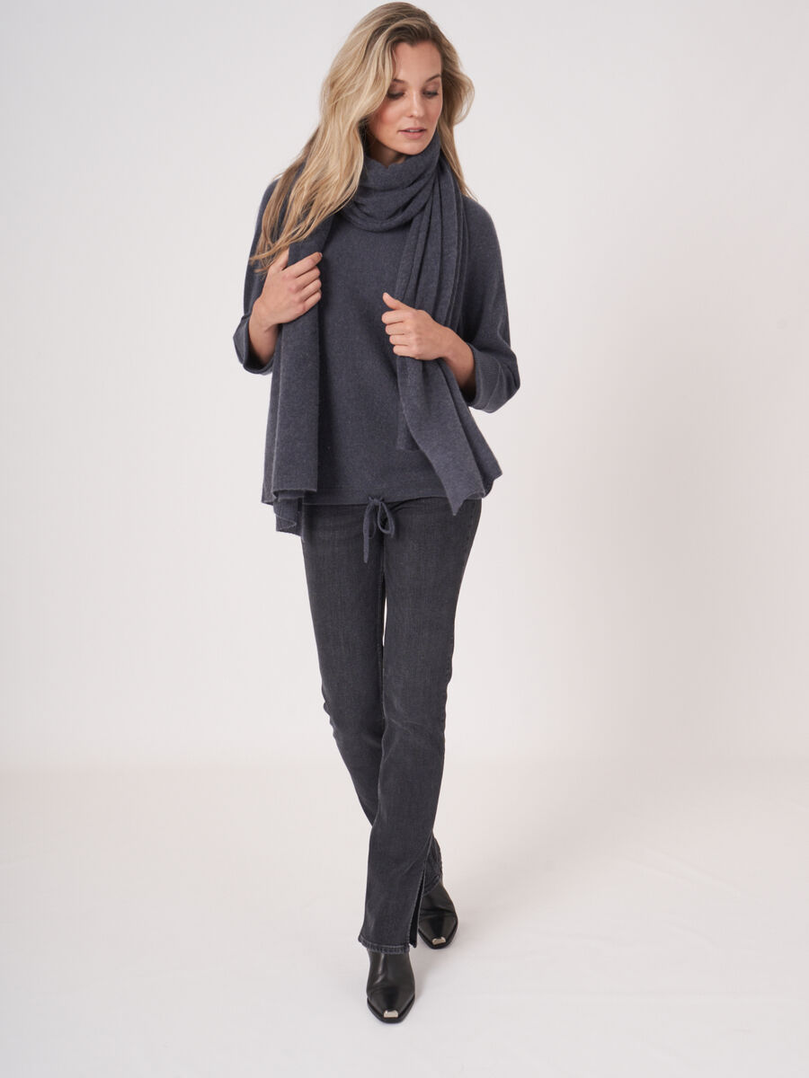 Loose knit organic cashmere scarf with rib details image number 263