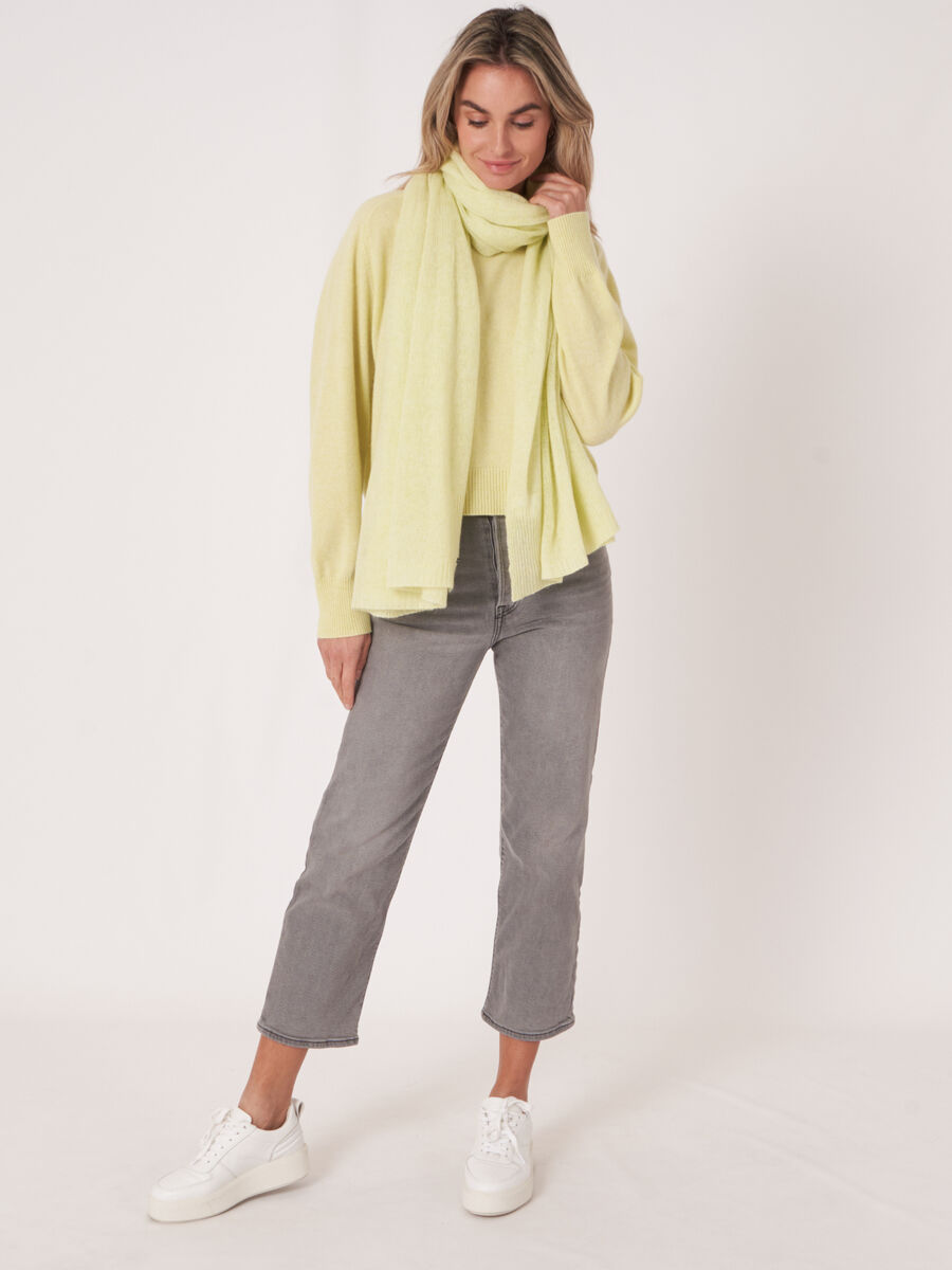 Loose knit organic cashmere scarf with rib details image number 268