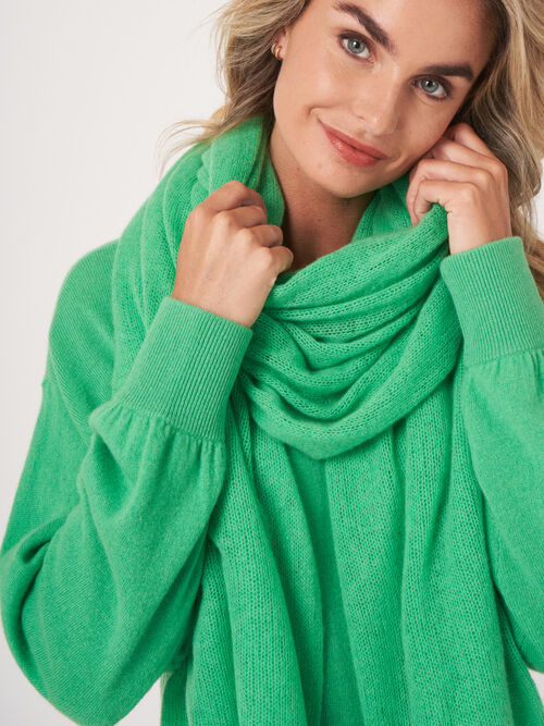 Loose knit organic cashmere scarf with rib details