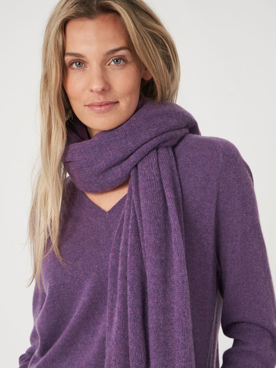 Loose knit organic cashmere scarf with rib details image number 133