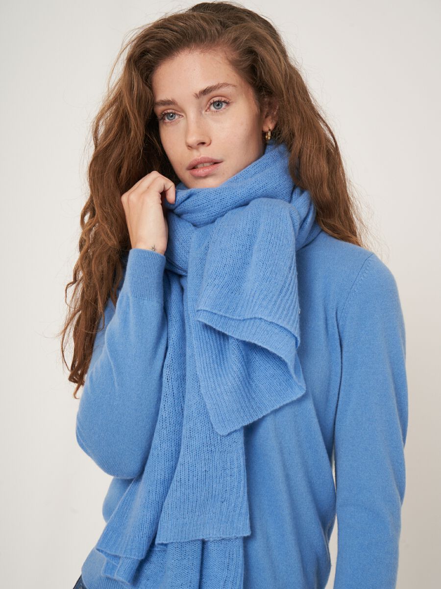 Loose knit organic cashmere scarf with rib details image number 136
