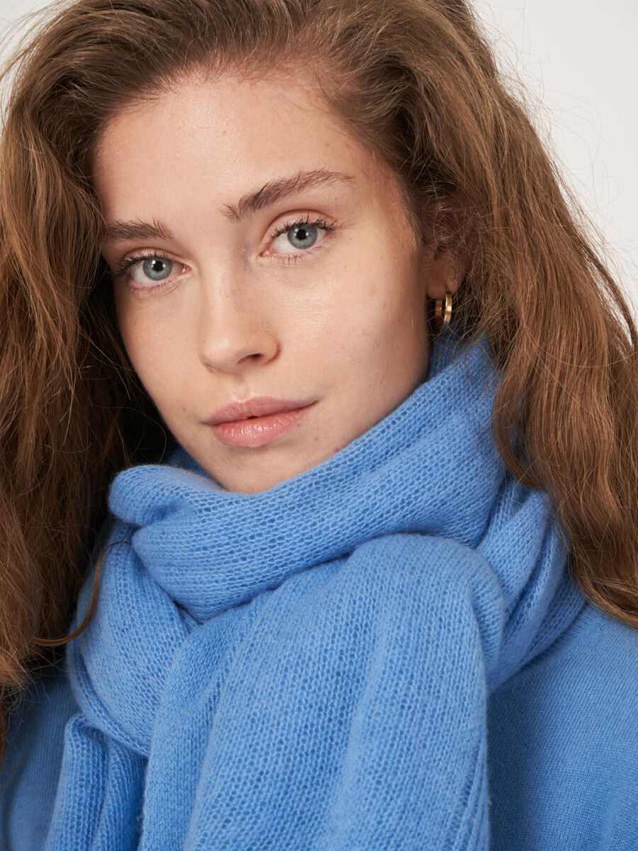 Loose knit organic cashmere scarf with rib details image number 137