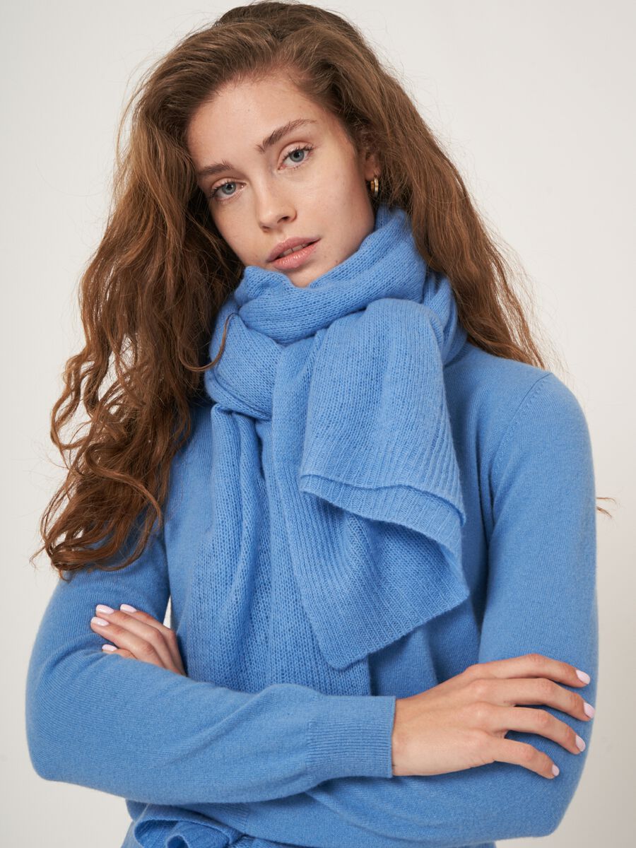 Loose knit organic cashmere scarf with rib details image number 139