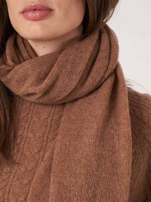 Loose knit organic cashmere scarf with rib details