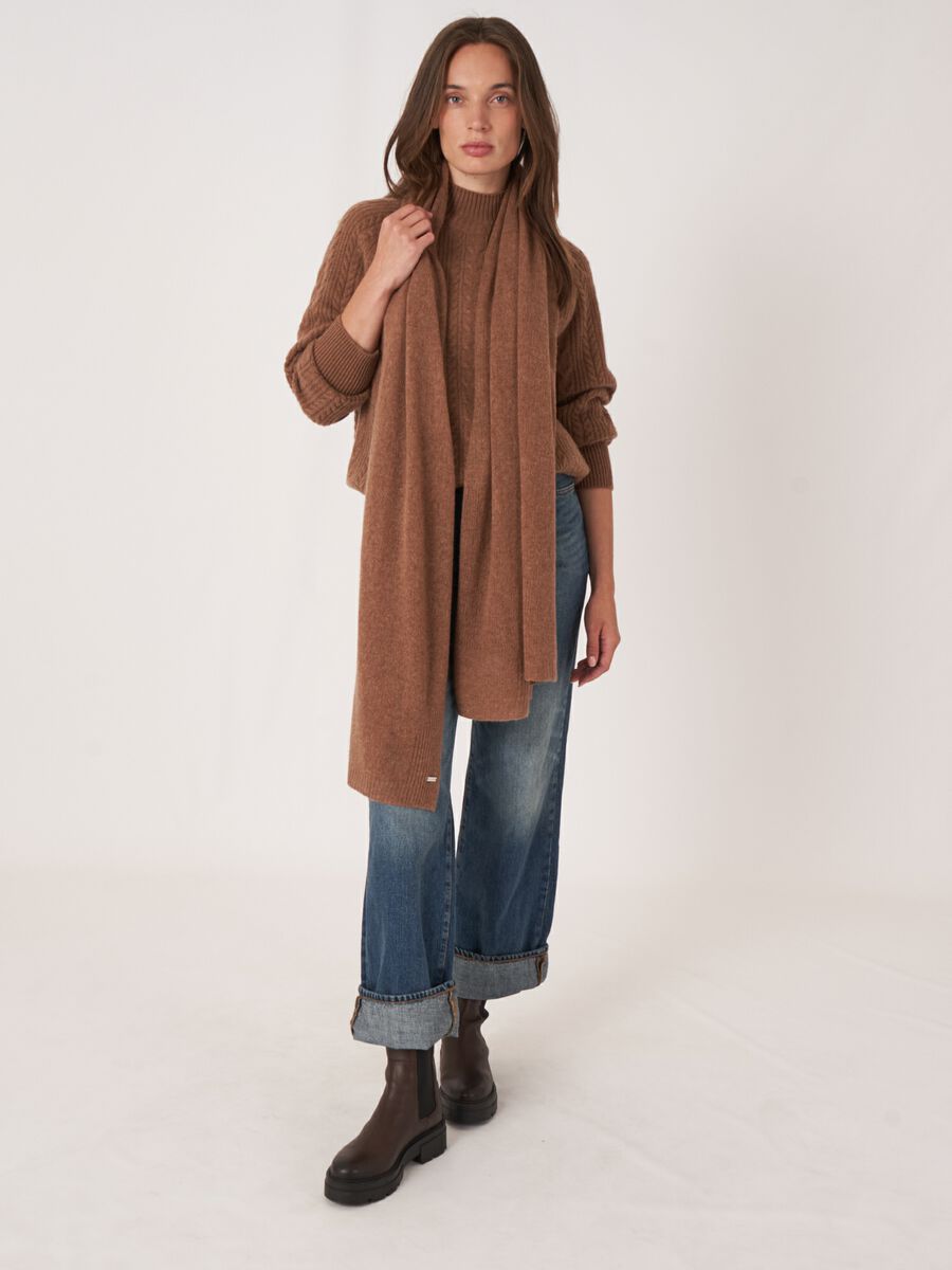 Loose knit organic cashmere scarf with rib details image number 143