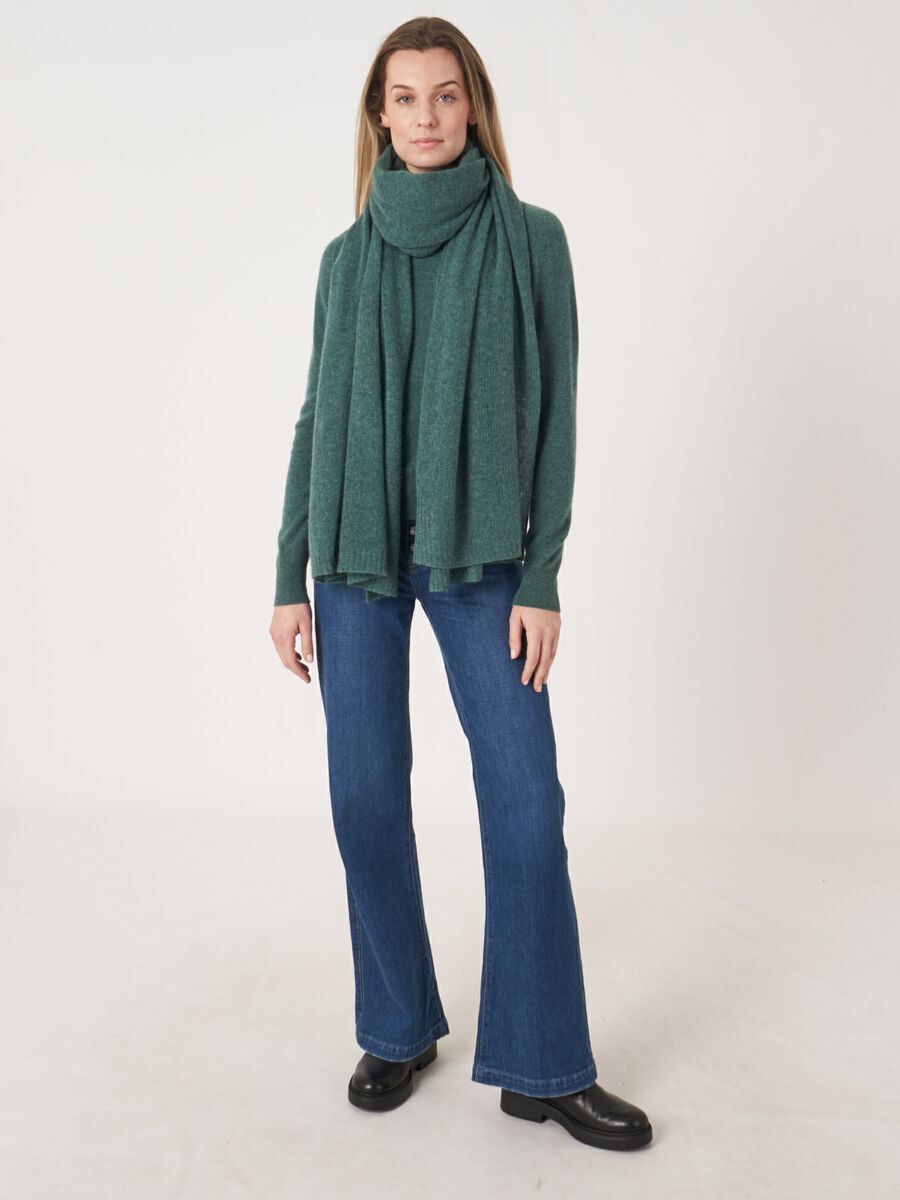 Loose knit organic cashmere scarf with rib details image number 147