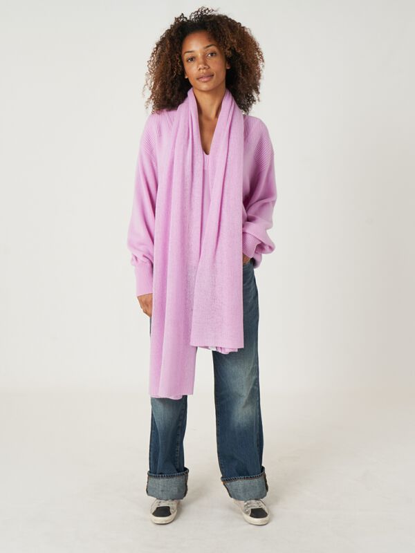 Oversized loose-knit organic cashmere scarf image number 2
