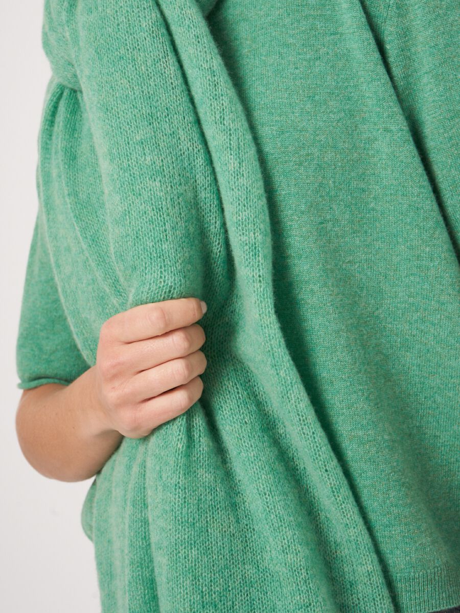 Loose knit organic cashmere scarf with rib details image number 100