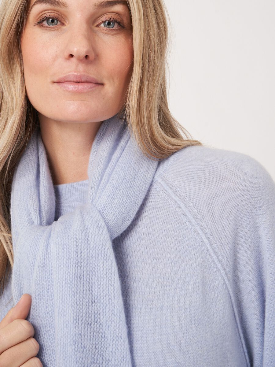 Loose knit organic cashmere scarf with rib details image number 118