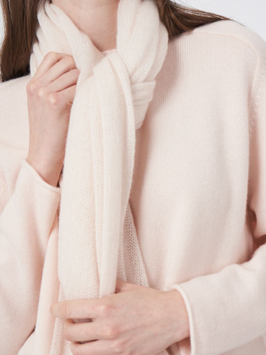 Loose knit organic cashmere scarf with rib details image number 69