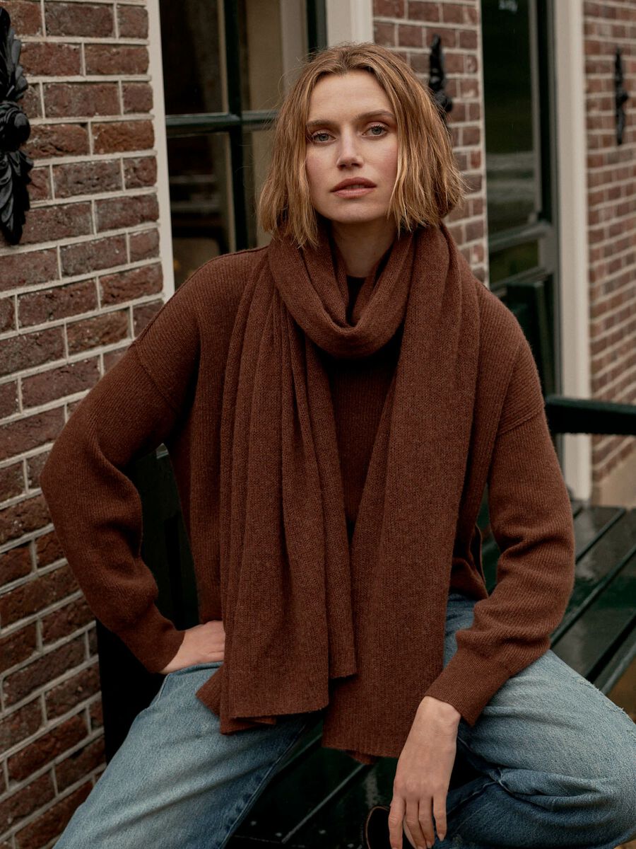 Loose knit organic cashmere scarf with rib details image number 0