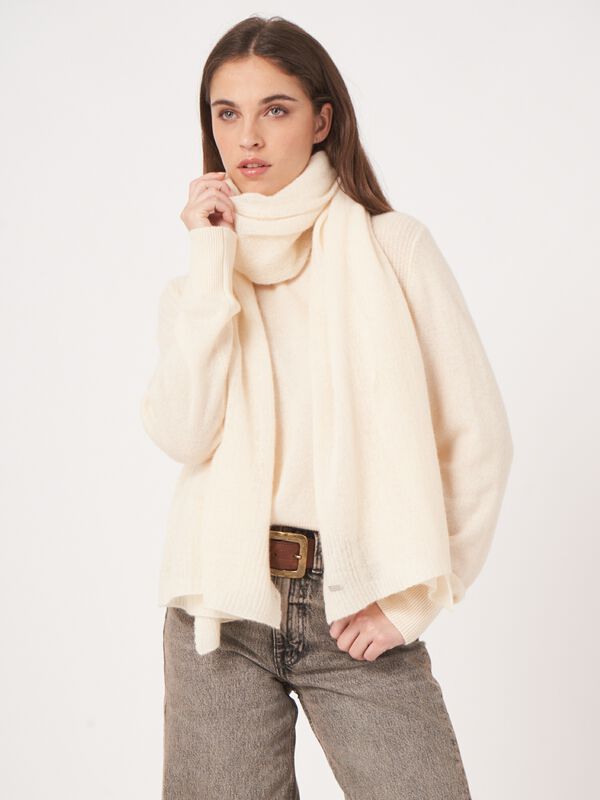 Loose knit organic cashmere scarf with rib details image number 0