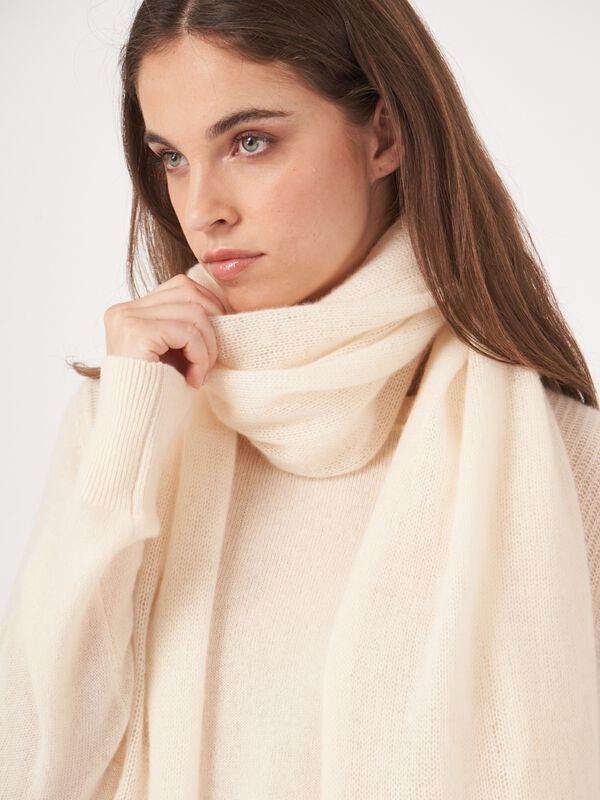 Loose knit organic cashmere scarf with rib details image number 2