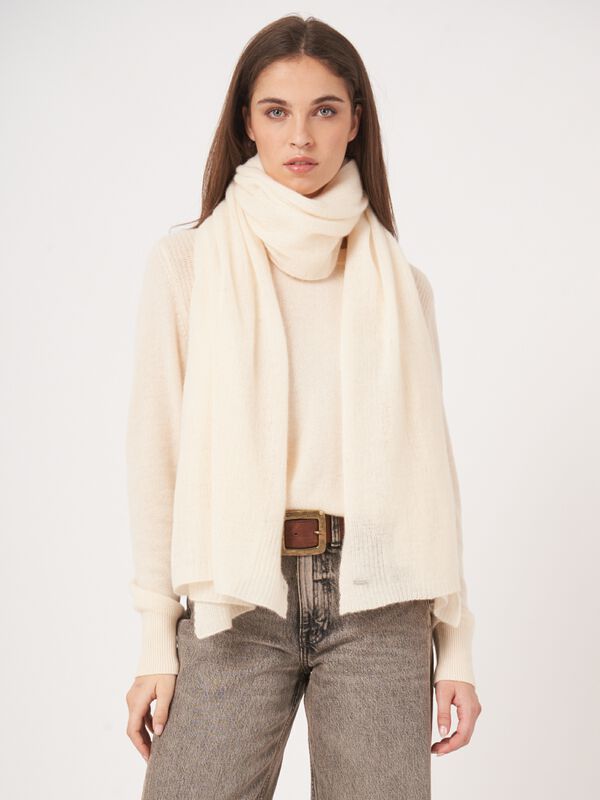 Loose knit organic cashmere scarf with rib details image number 3