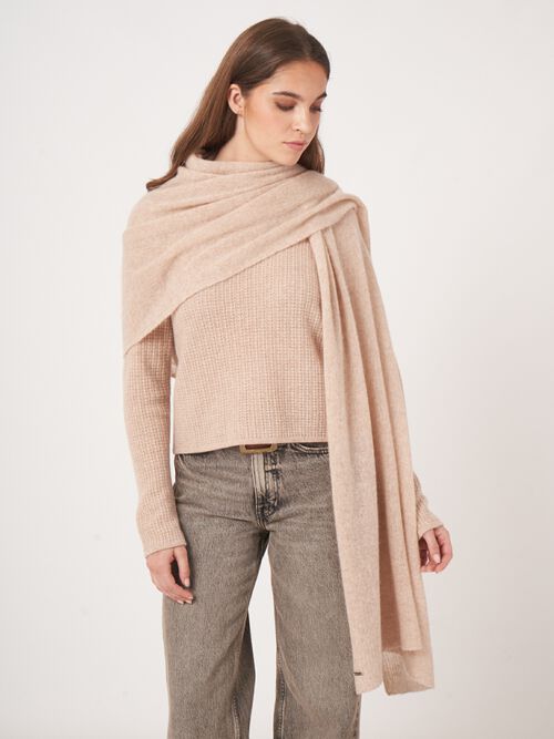 Loose knit organic cashmere scarf with rib details