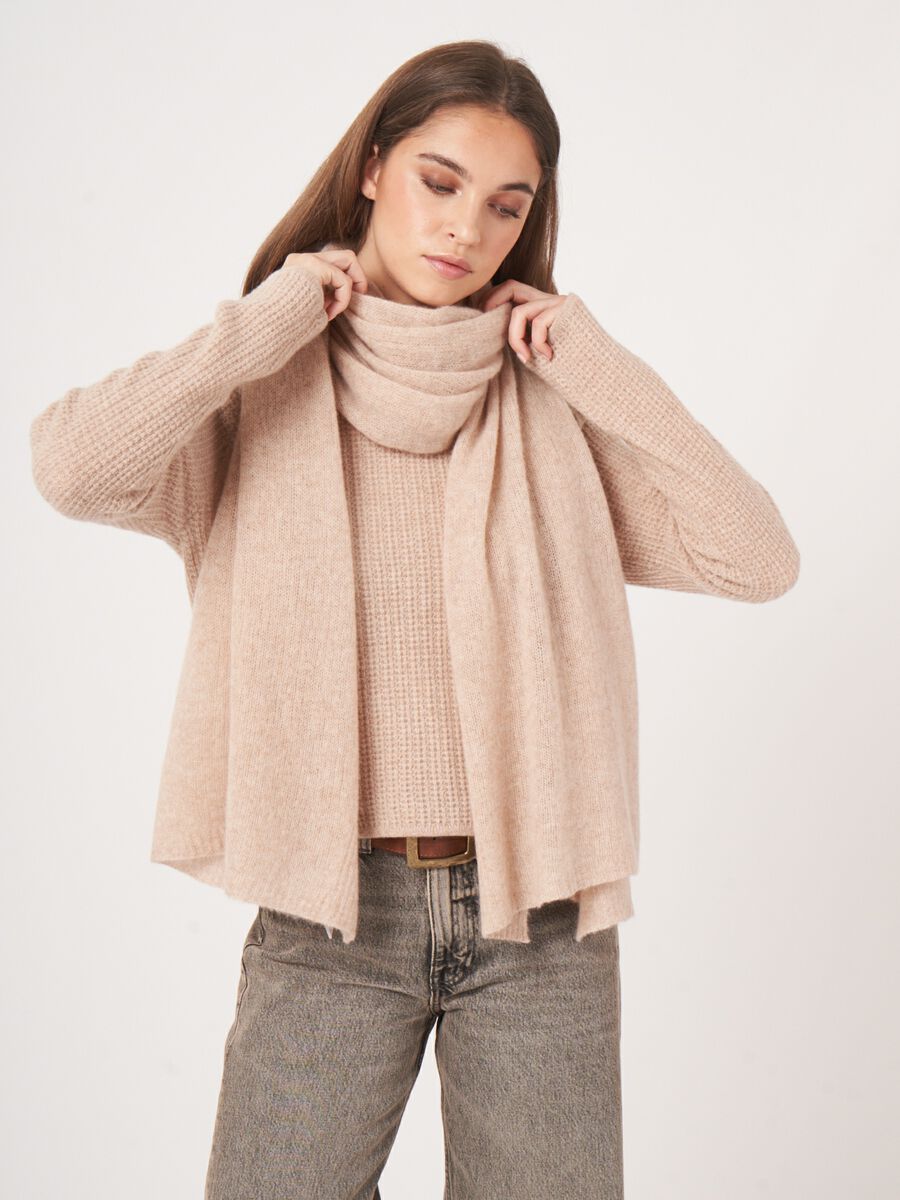 Loose knit organic cashmere scarf with rib details image number 1