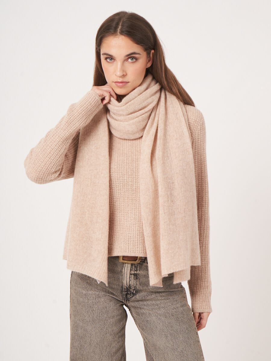 Loose knit organic cashmere scarf with rib details image number 2