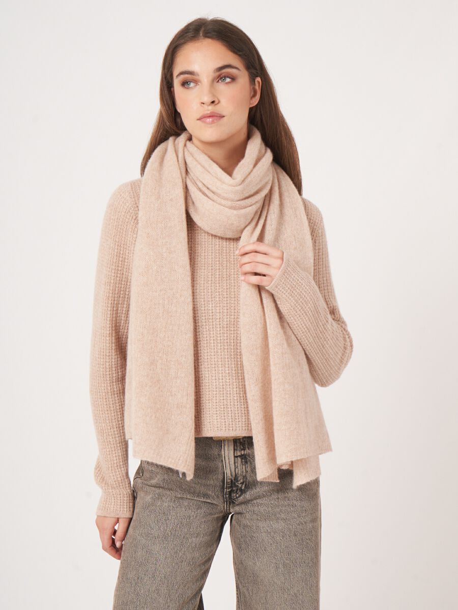 Loose knit organic cashmere scarf with rib details image number 3