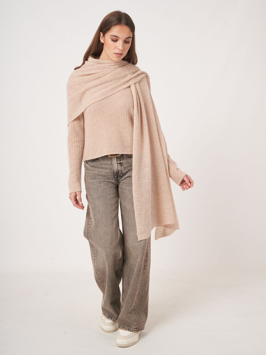 Loose knit organic cashmere scarf with rib details image number 5