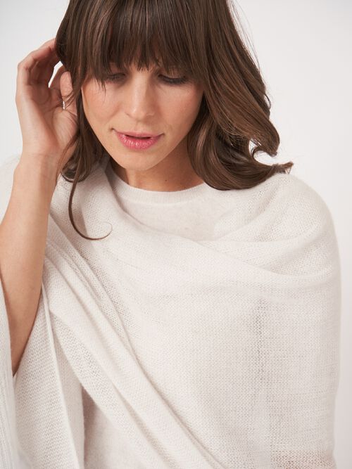 Loose knit organic cashmere scarf with rib details