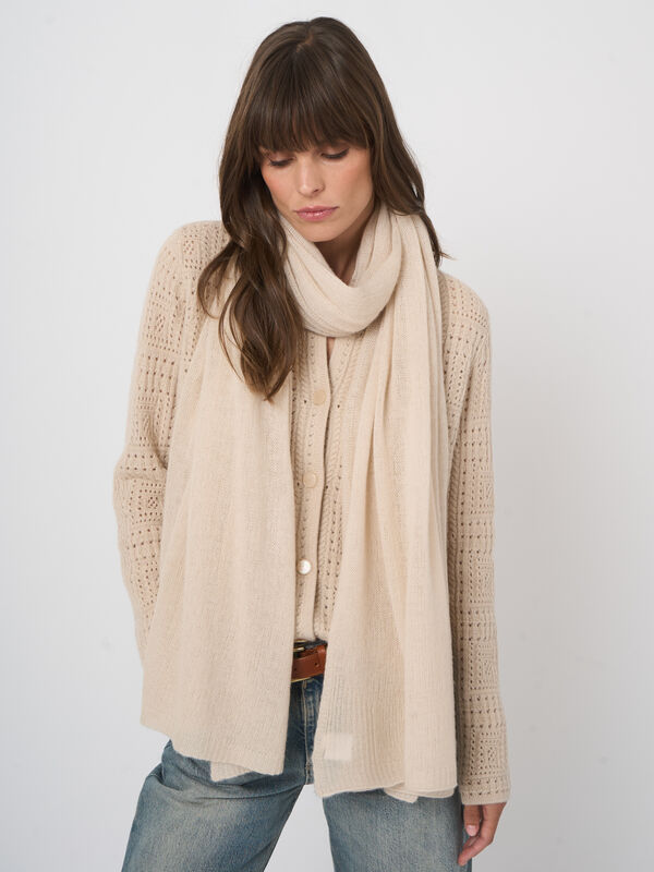Oversized loose-knit organic cashmere scarf image number 3
