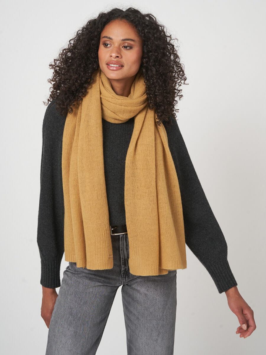 Loose knit organic cashmere scarf with rib details image number 4