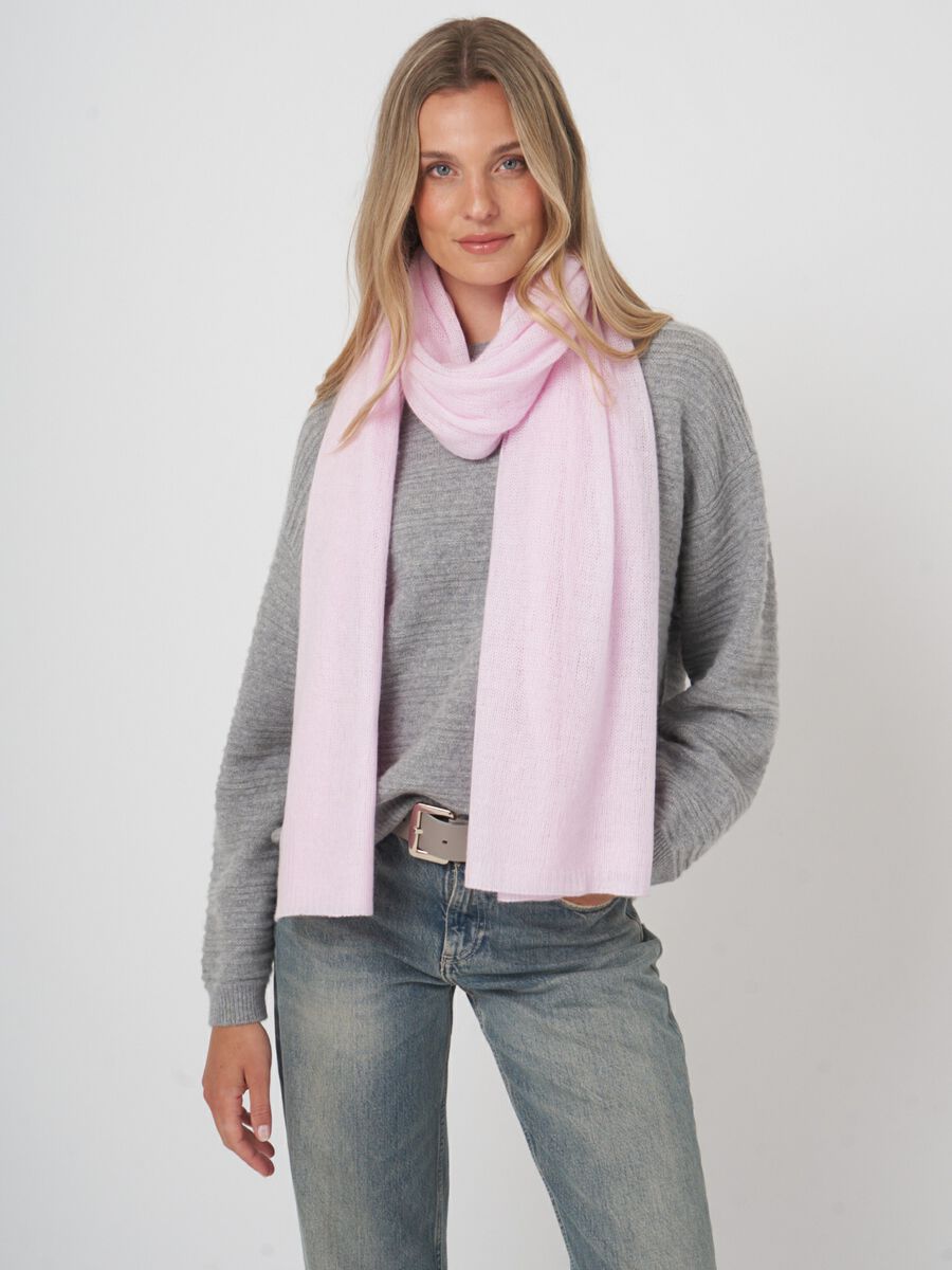 Loose knit organic cashmere scarf with rib details image number 4