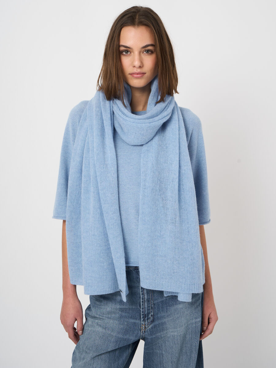 Oversized loose-knit organic cashmere scarf image number 4