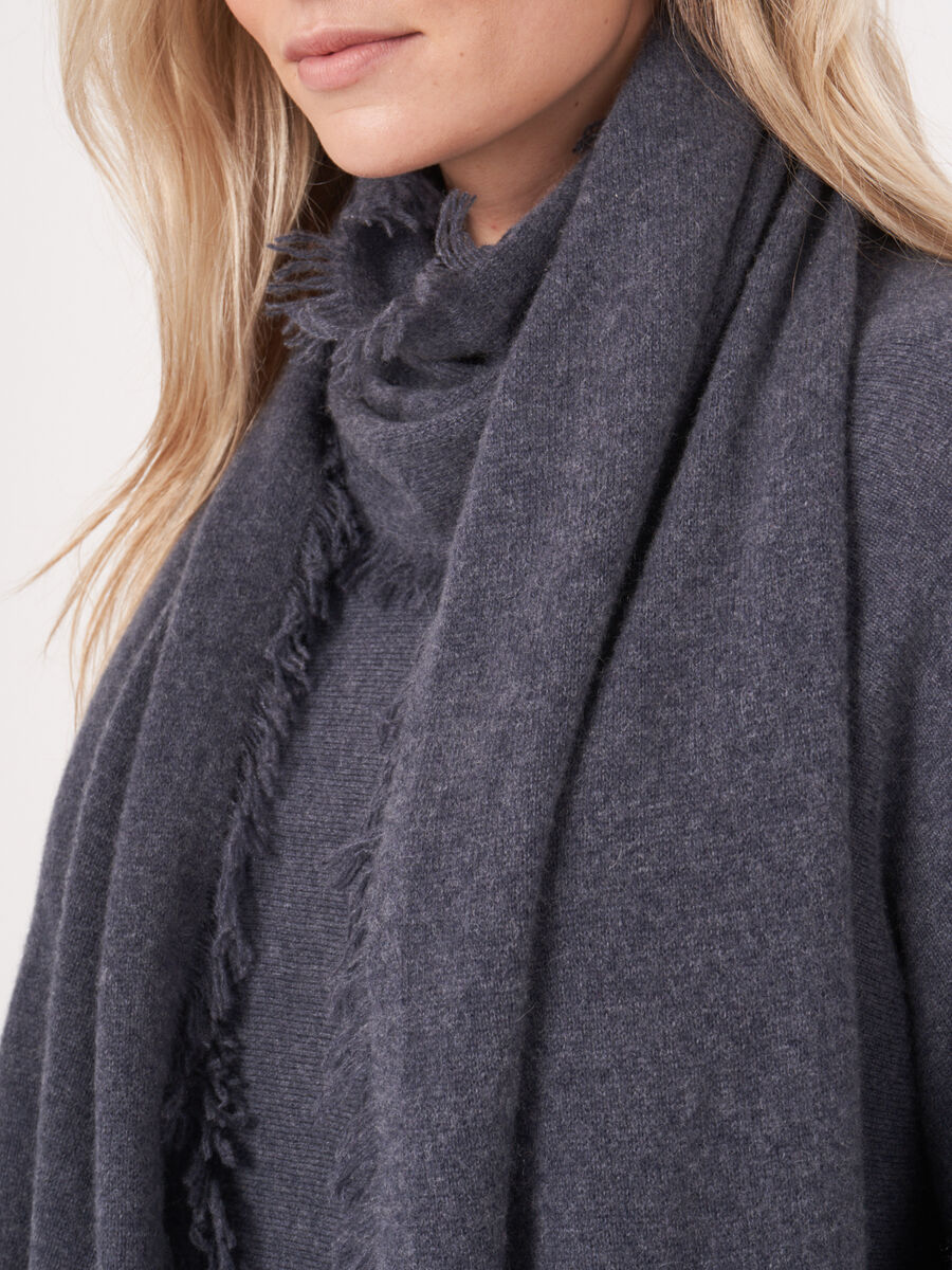 Schal mit Fransen aus Bio-Kaschmir image number 100