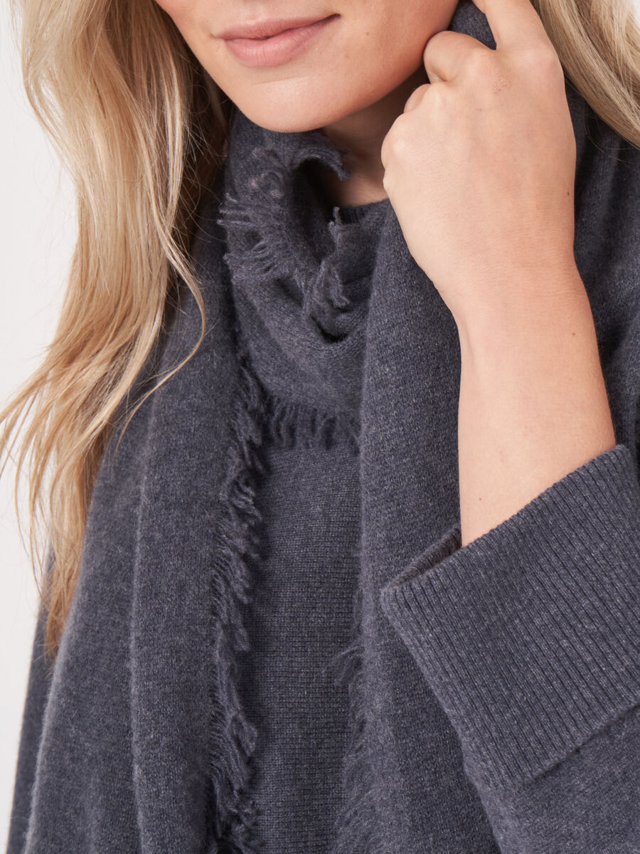 Schal mit Fransen aus Bio-Kaschmir image number 101