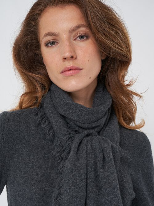Sjaal met franjes van biologisch cashmere