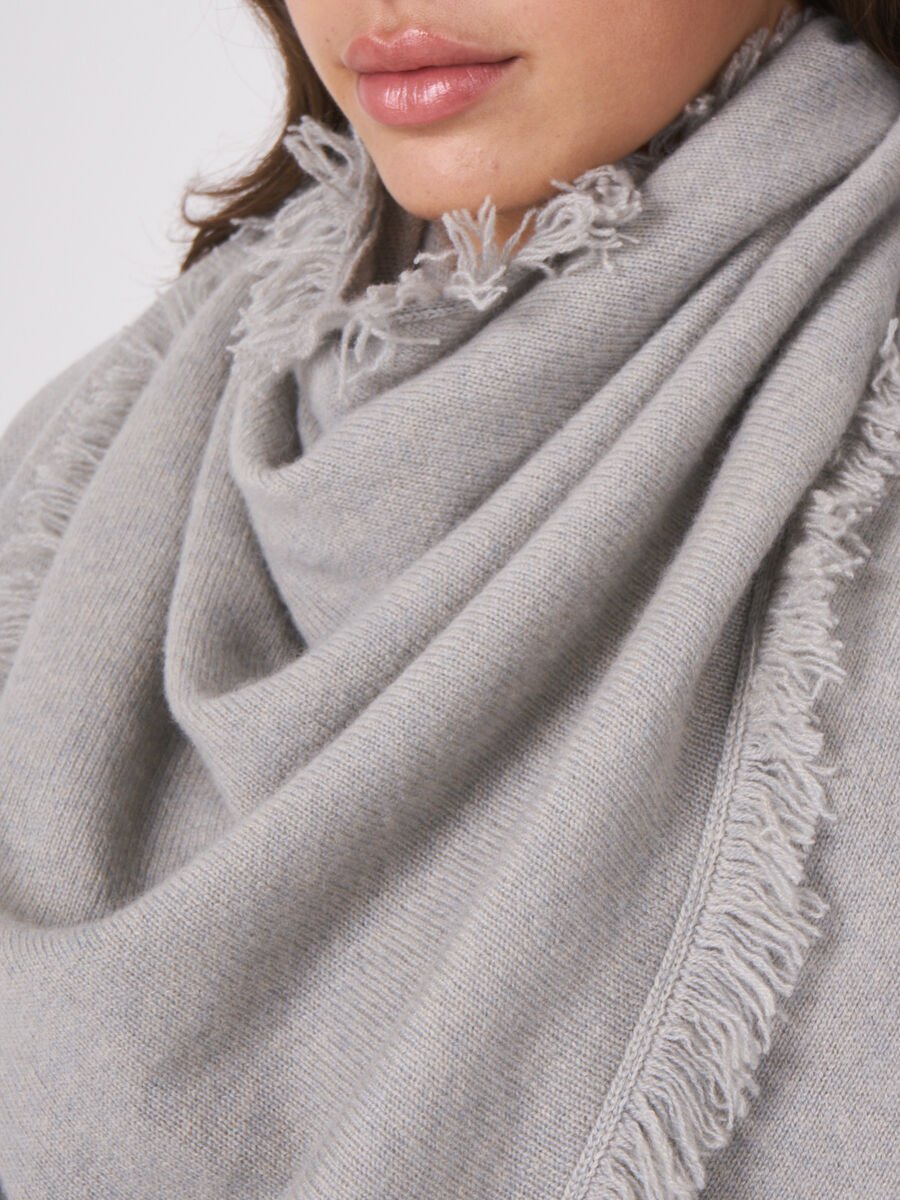 Triangular cashmere scarf with fringes image number 2