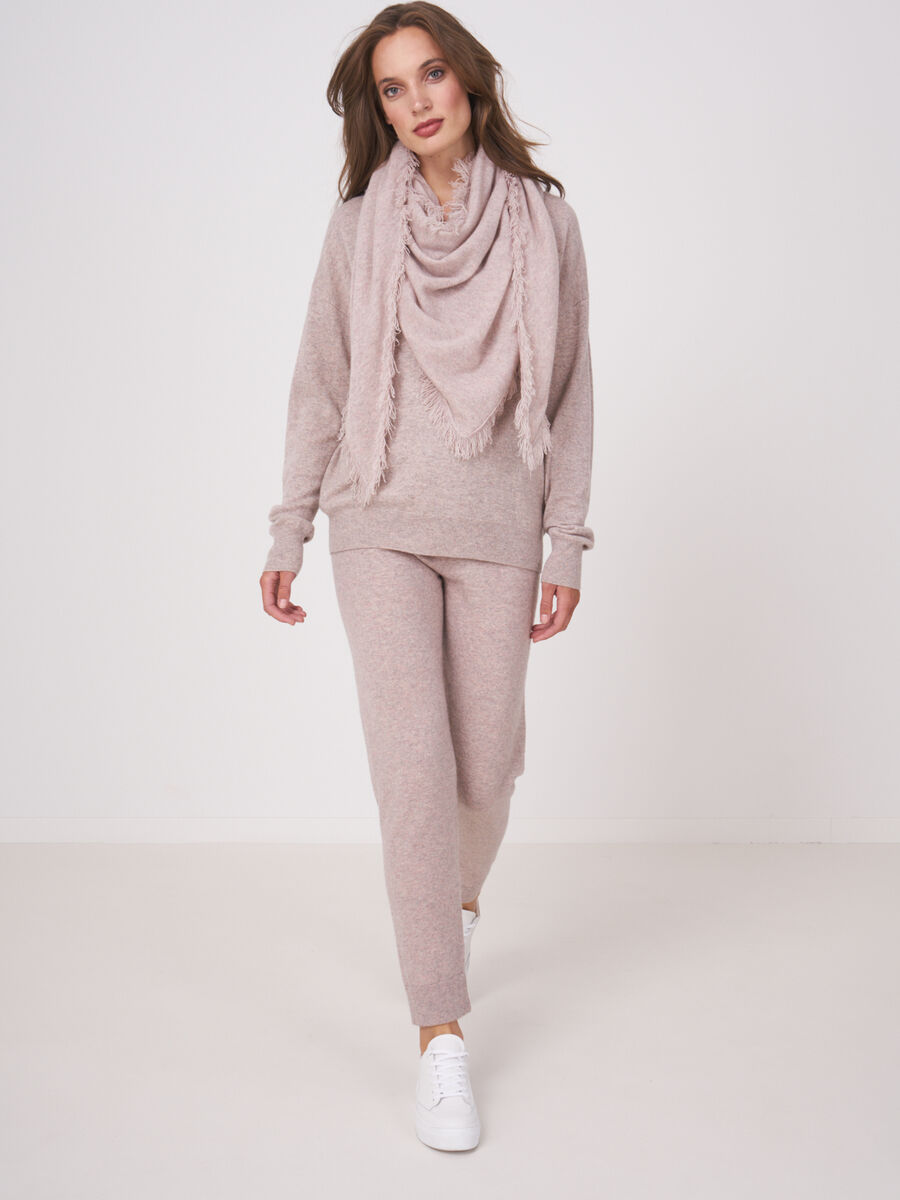 Triangular cashmere scarf with fringes image number 3