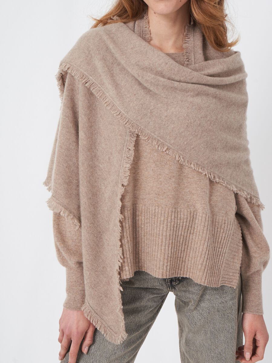 Triangular cashmere scarf with fringes image number 3