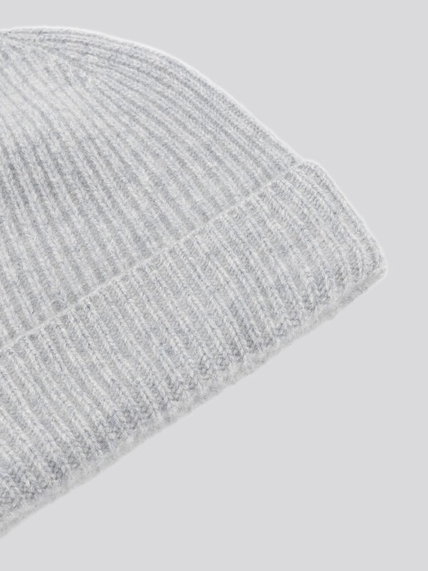 Bonnet c&ocirc;tel&eacute; en cachemire biologique image number 1