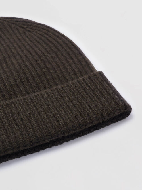 Ribbed hat in organic cashmere